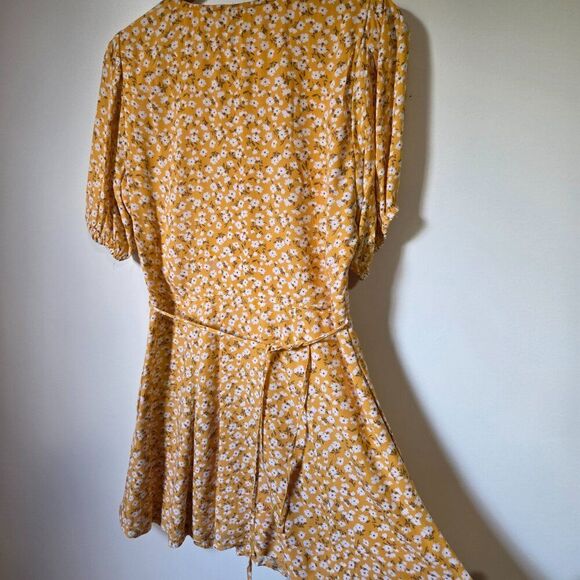 EUC ABERCROMBIE & FITCH YELLOW DITSY FLORAL V NECK BUTTON DOWN SHORT DRESS SZ SM - Picture 2 of 15